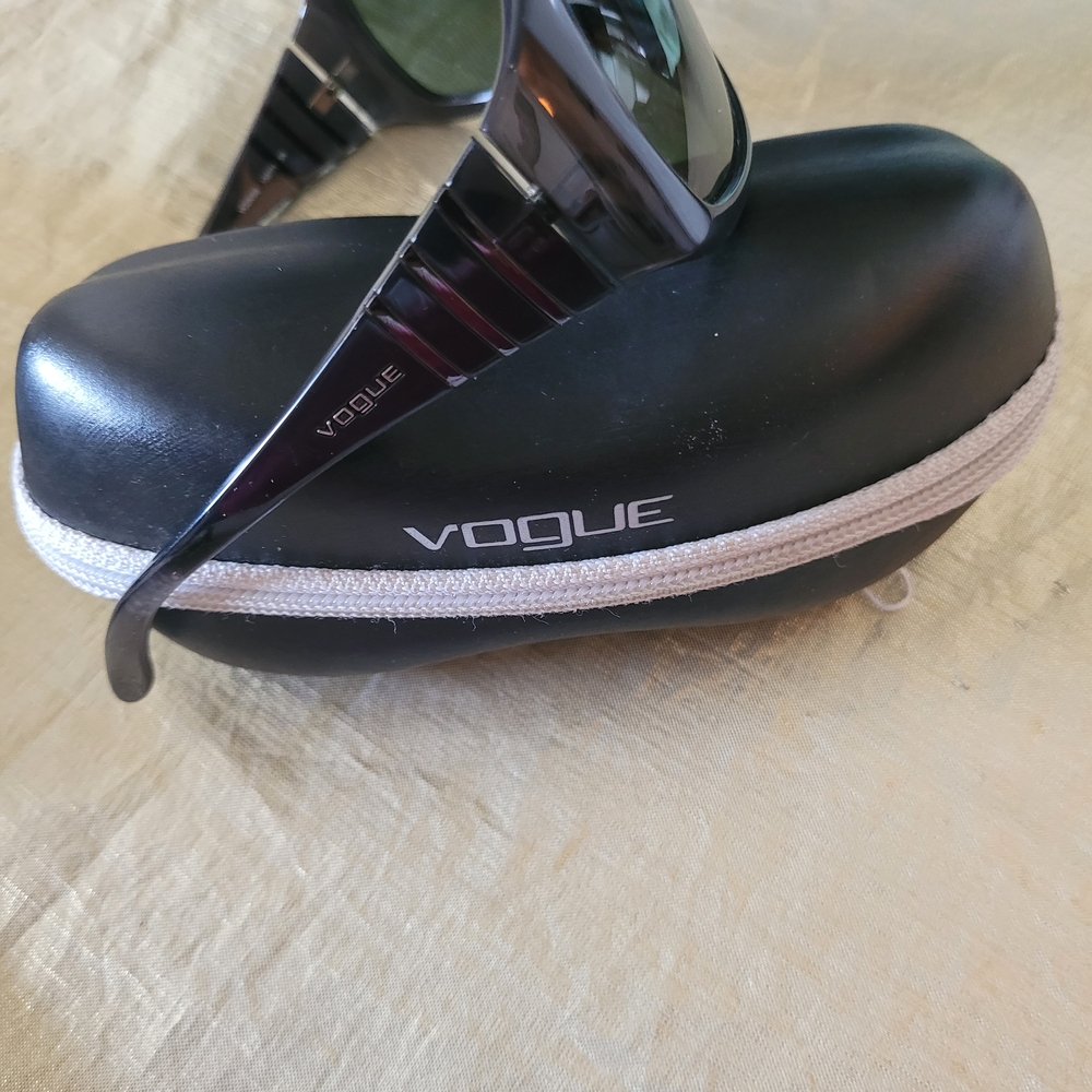 Vogue Black Glasses Sleek Modern Design - Picture 2 of 6